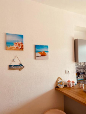 Отель Coral Apartment ~ Decorated with the warm sea colors 20 m from the sea, Джардини Наксос